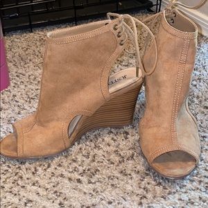 ❗️CLOSET CLEAN OUT❗️ Lace up Wedges